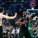 Illustration for article titled Chris Paul Throws His Body In Front Of Hack-A-Jordan Attempt